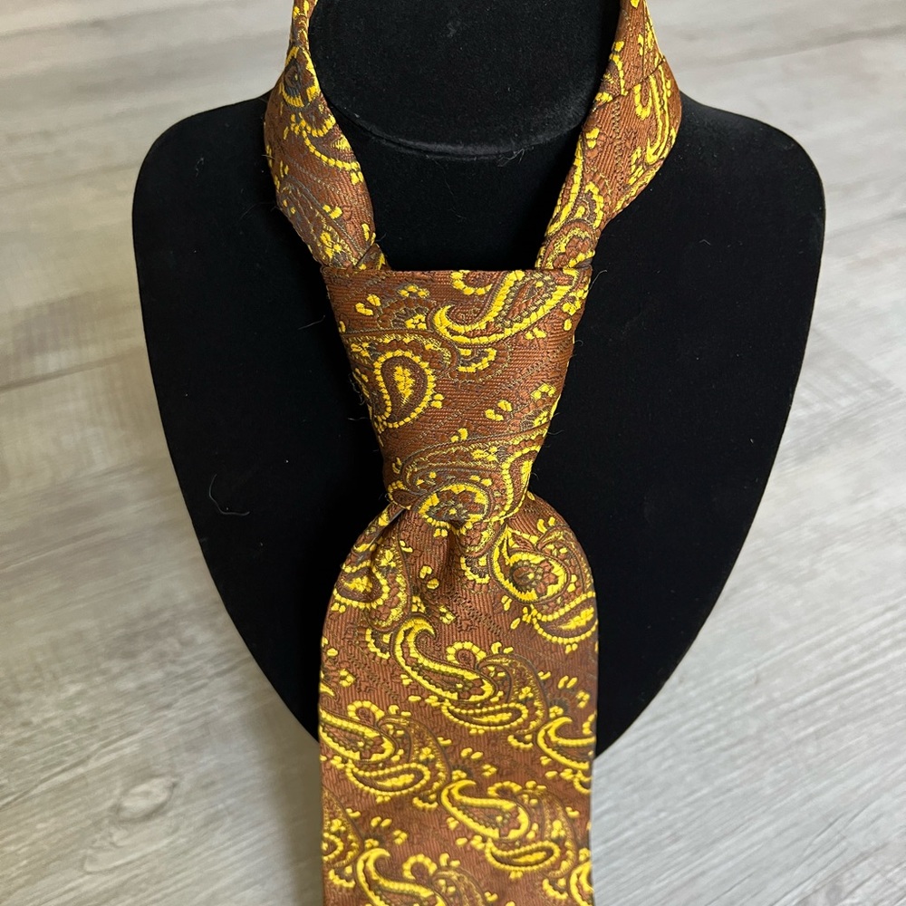 Vintage Brittania Paisley Necktie